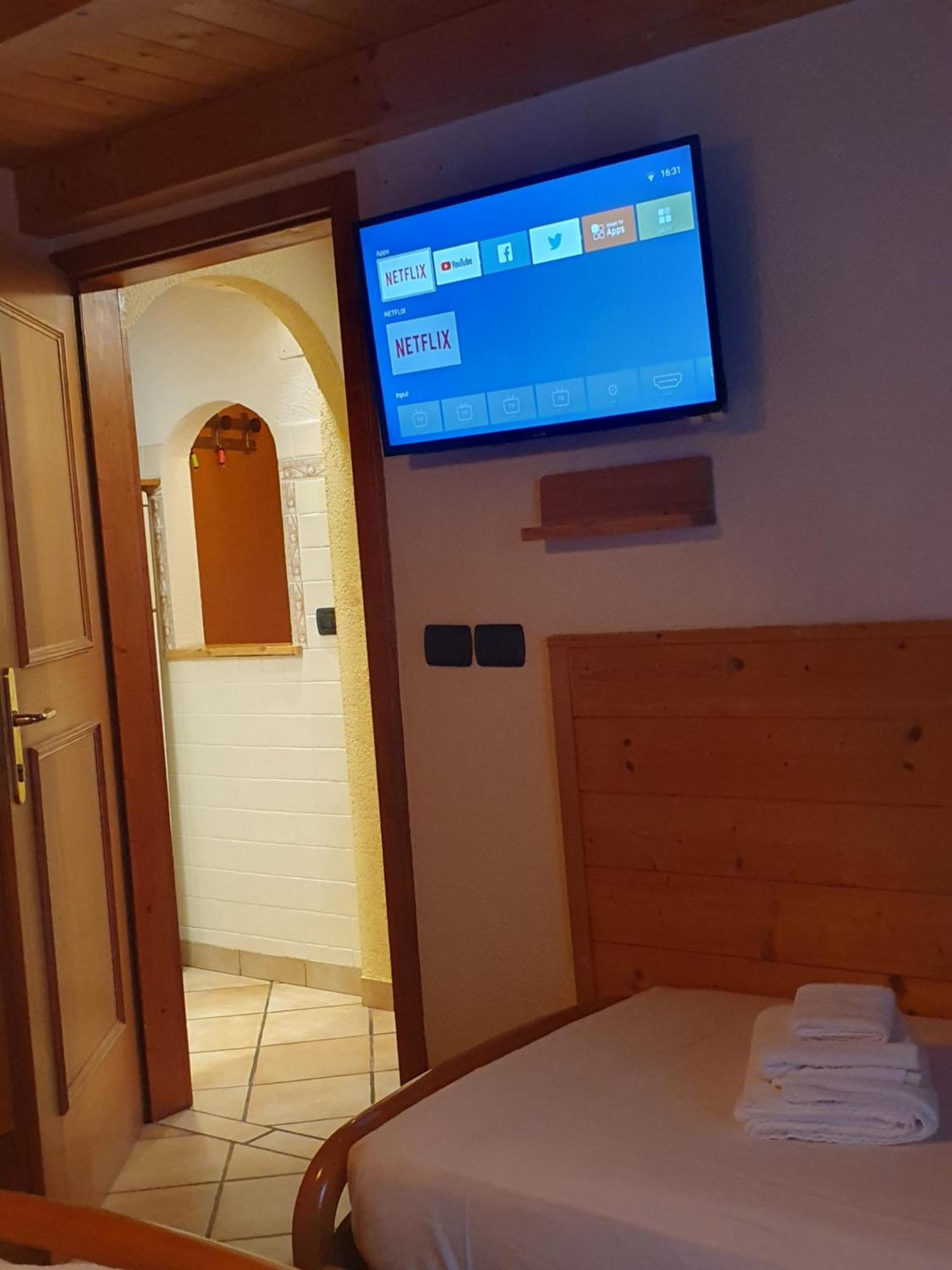 Casa Claudio-Appartamenti In Centro Campitello di Fassa Eksteriør bilde