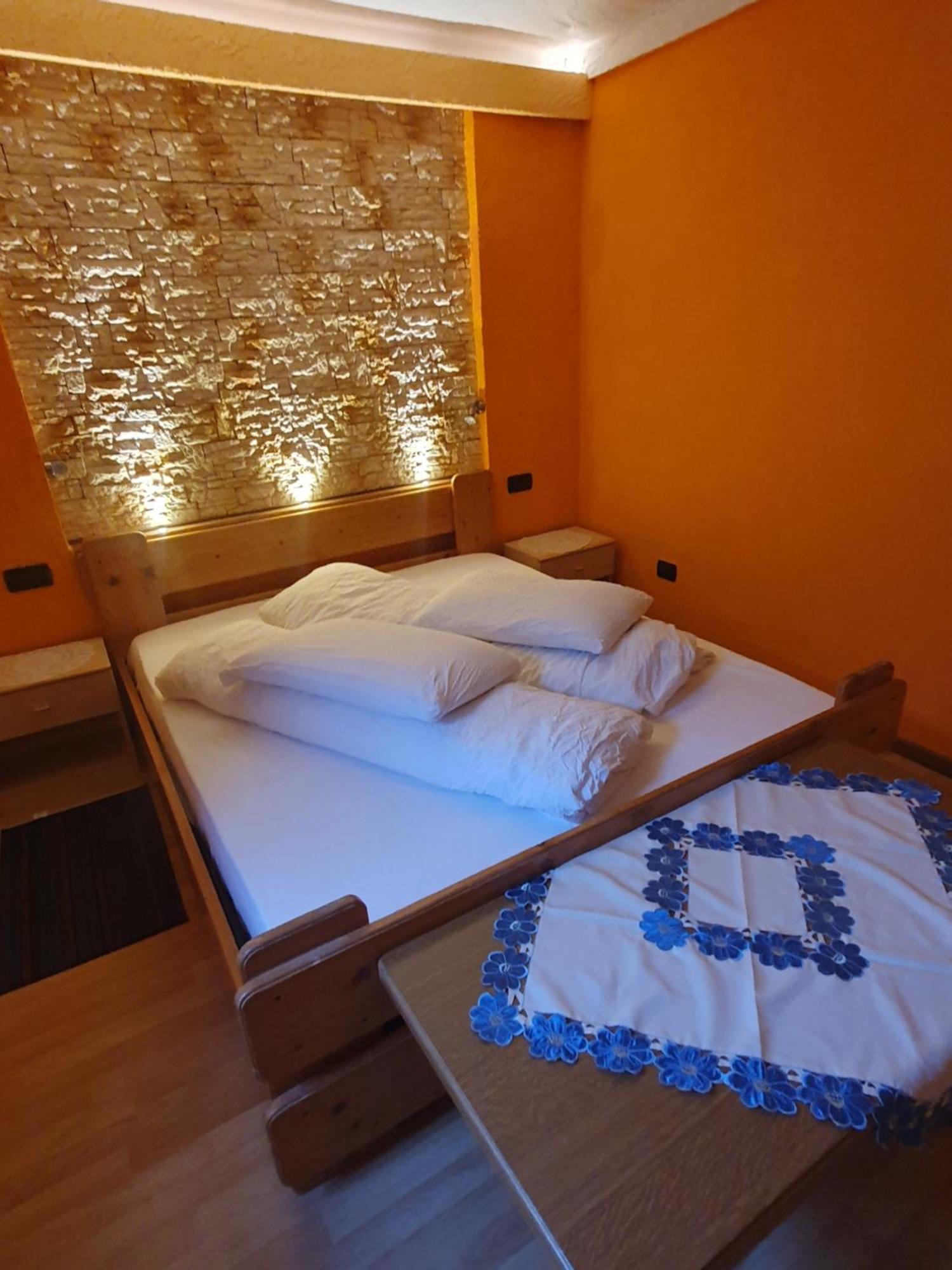 Casa Claudio-Appartamenti In Centro Campitello di Fassa Eksteriør bilde
