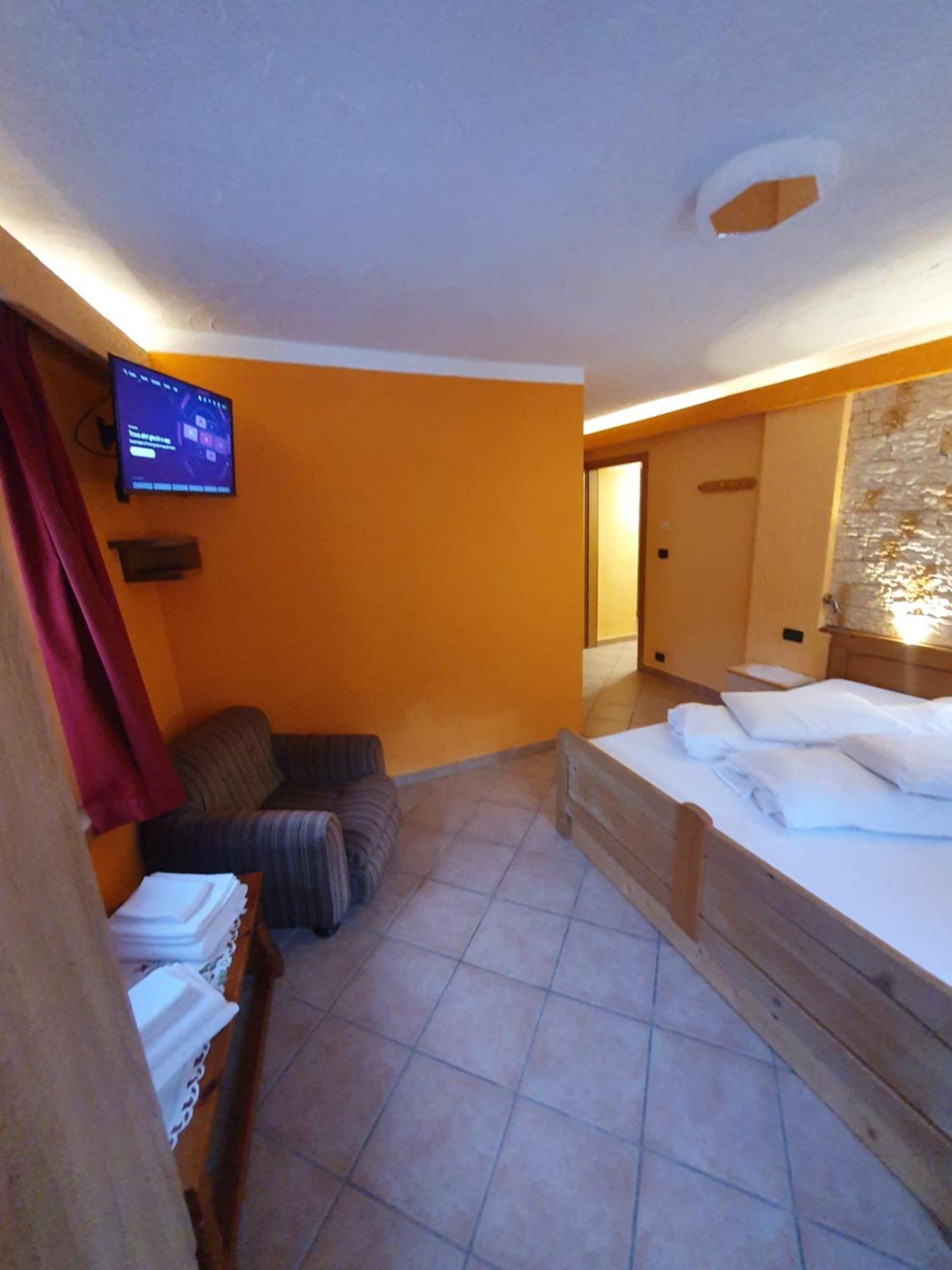 Casa Claudio-Appartamenti In Centro Campitello di Fassa Eksteriør bilde