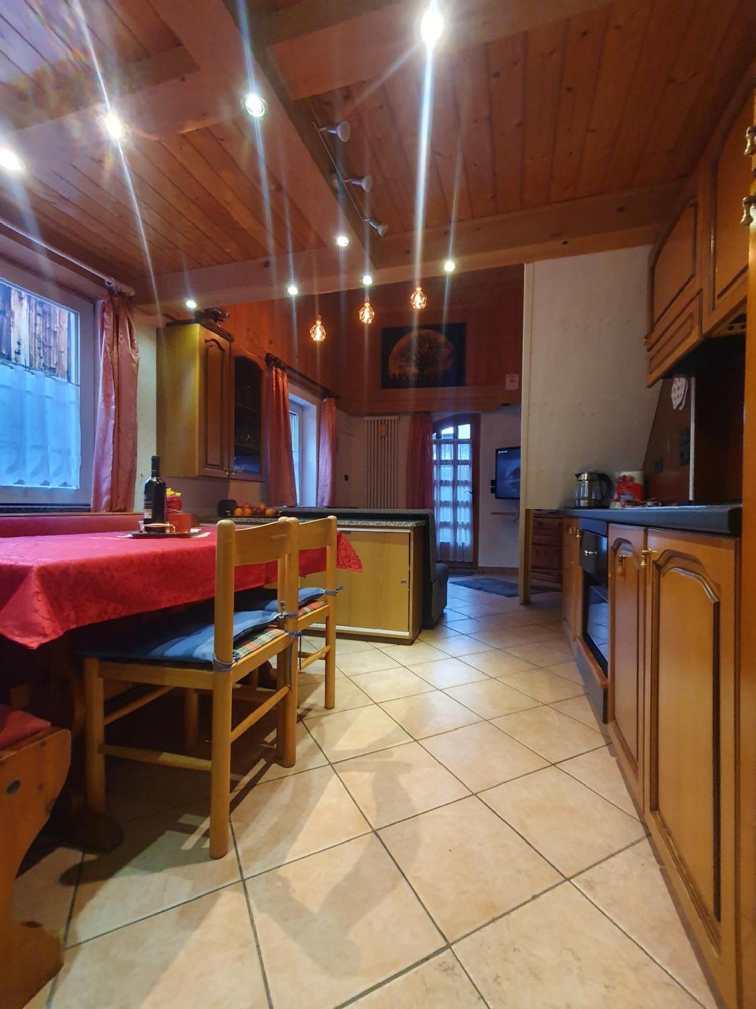 Casa Claudio-Appartamenti In Centro Campitello di Fassa Eksteriør bilde