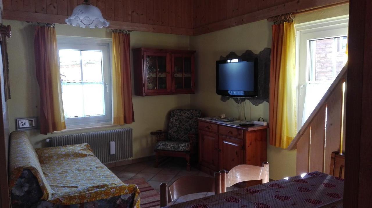 Casa Claudio-Appartamenti In Centro Campitello di Fassa Eksteriør bilde